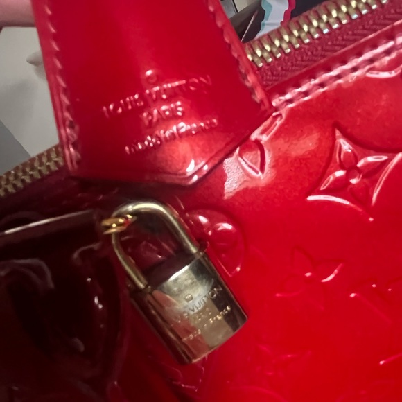 Louis Vuitton Vernis Alma GM Pomme D’Amour - Picture 11 of 17